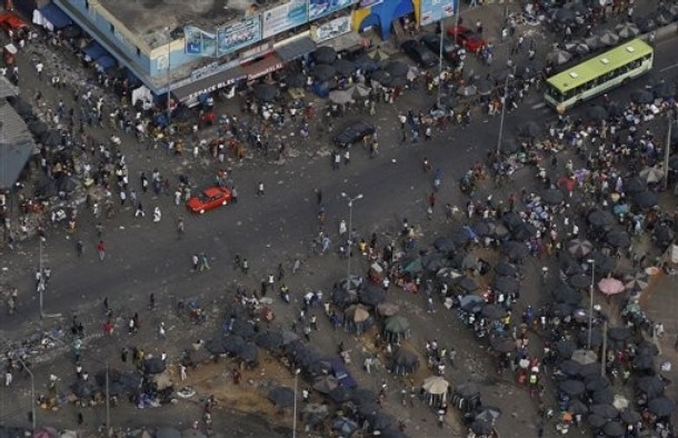 Deux hélicoptères de l’ONUCI survolent la ville de San Pedro